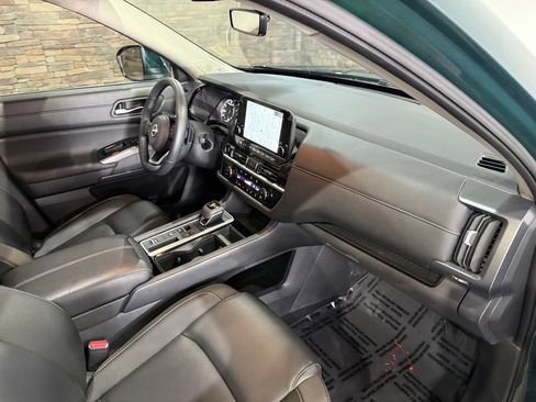 Certified 2025 Nissan Pathfinder SL w/ SL Premium Package FWD image 31