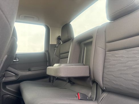 Used 2024 Nissan Frontier SV w/ Technology Package image 21