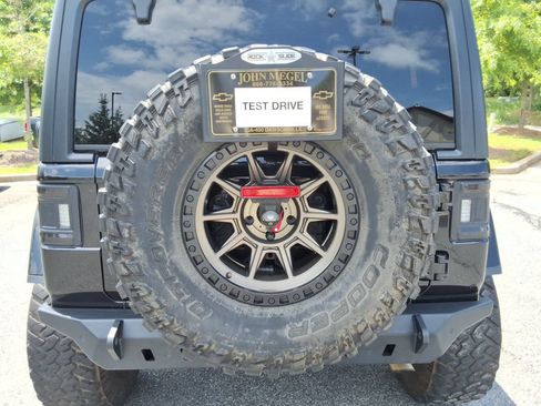 Used 2018 Jeep Wrangler Unlimited Rubicon AWD/4WD image 15