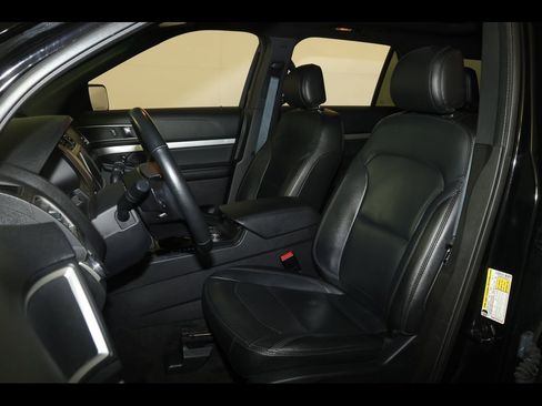 Used 2017 Ford Explorer XLT w/ Equipment Group 202A image 2