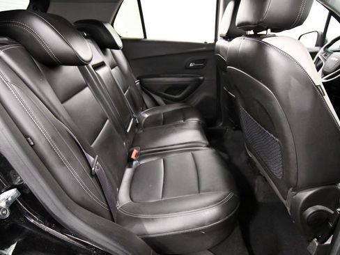 Used 2018 Chevrolet Trax Premier w/ Midnight Edition FWD image 17