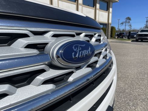 Used 2019 Ford Explorer XLT AWD/4WD image 25