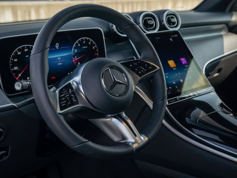 Used 2026 Mercedes-Benz GLC 300 4MATIC image 17