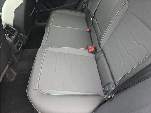 Used 2025 Volkswagen Taos SE image 13