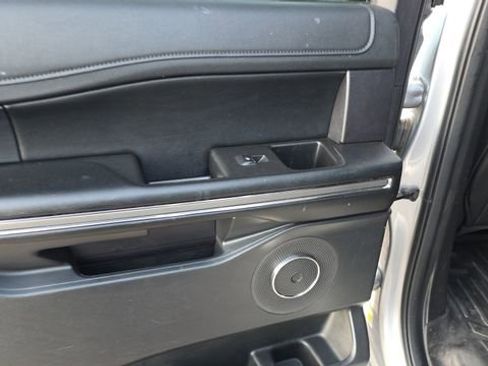 Used 2021 Ford Expedition Max XLT image 16