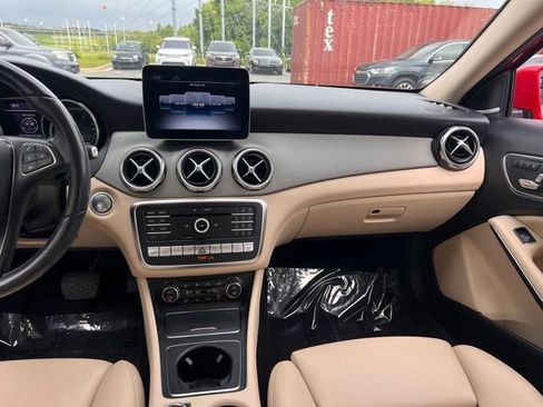 Used 2019 Mercedes-Benz GLA 250 4MATIC image 16