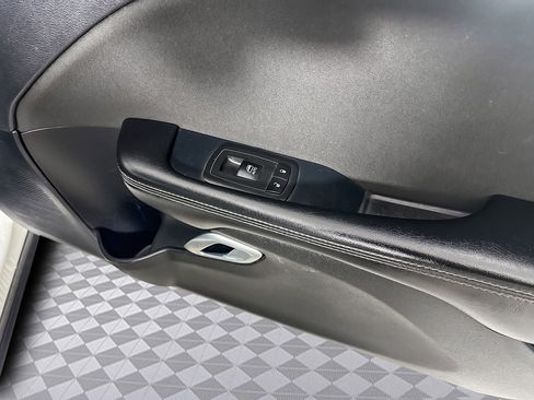 Used 2016 Dodge Challenger SXT image 29