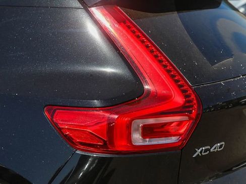 Used 2023 Volvo XC40 B5 Core AWD/4WD image 12