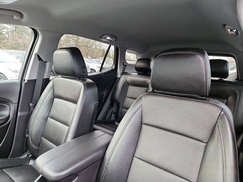 Used 2024 GMC Terrain SLT w/ Infotainment Package II image 15