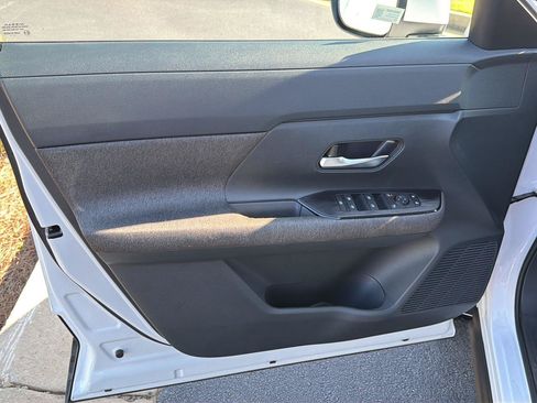 Used 2025 Nissan Kicks SV FWD image 16