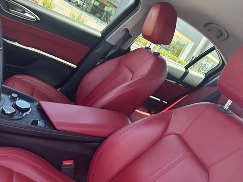 Used 2019 Alfa Romeo Giulia w/ Nero Edizione RWD image 14