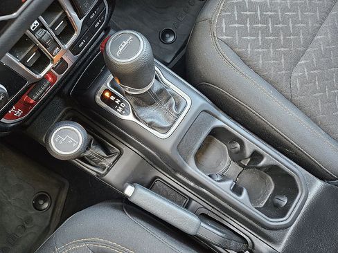 Used 2024 Jeep Gladiator Mojave w/ Safety Group AWD/4WD image 16
