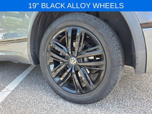 Used 2022 Volkswagen Tiguan SE R-Line FWD image 33
