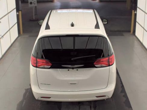 Used 2024 Chrysler Voyager LX FWD image 6