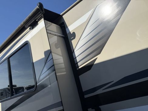 Used 2022 Ford E-450 and Econoline 450 Super Duty w/ Motorhome Prep Package image 20