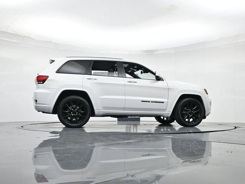 Used 2020 Jeep Grand Cherokee Altitude image 32
