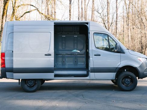 Used 2025 Mercedes-Benz Sprinter 2500 image 11
