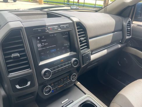 Used 2018 Ford Expedition XLT w/ Equipment Group 202A RWD image 20