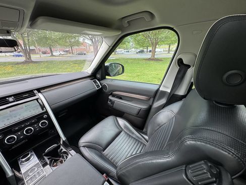 Used 2017 Land Rover Discovery HSE image 37