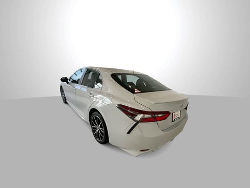 Used 2023 Toyota Camry SE FWD image 6