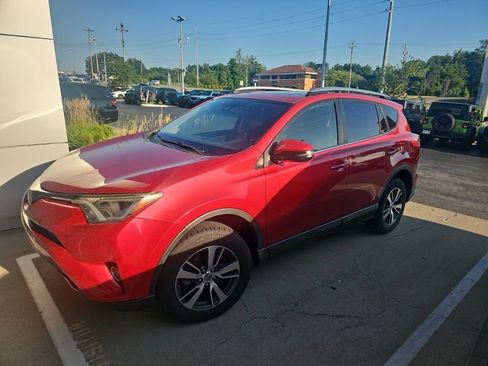 Used 2017 Toyota RAV4 XLE AWD/4WD image 2