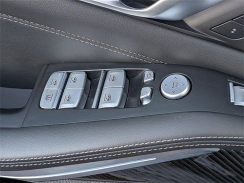 Used 2025 BMW X7 M60i w/ Climate Comfort Package image 16