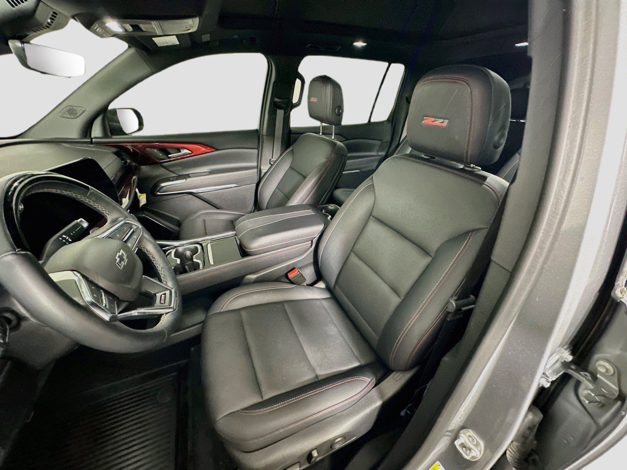 Used 2024 Chevrolet Traverse Z71 w/ Enhanced Driving Package AWD/4WD image 13