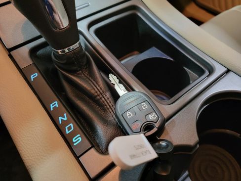 Used 2018 Ford Taurus SE image 22