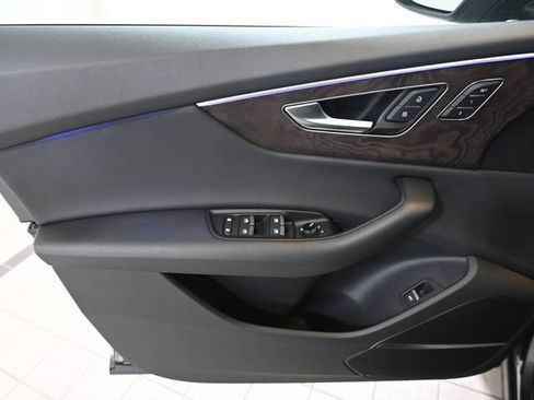 Used 2019 Audi Q8 Premium Plus w/ Premium Plus AWD/4WD image 22