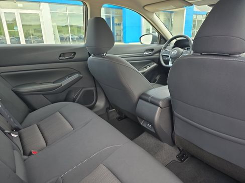 Used 2025 Nissan Altima 2.5 SV image 15