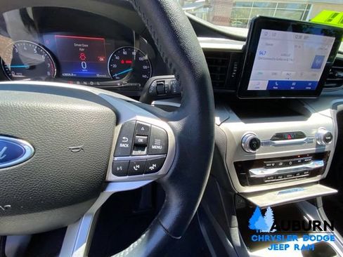 Used 2022 Ford Explorer XLT AWD/4WD image 37