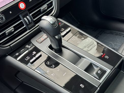 Certified 2026 Porsche Macan AWD/4WD image 25