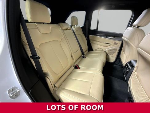Used 2025 Jeep Grand Cherokee Limited AWD/4WD image 25