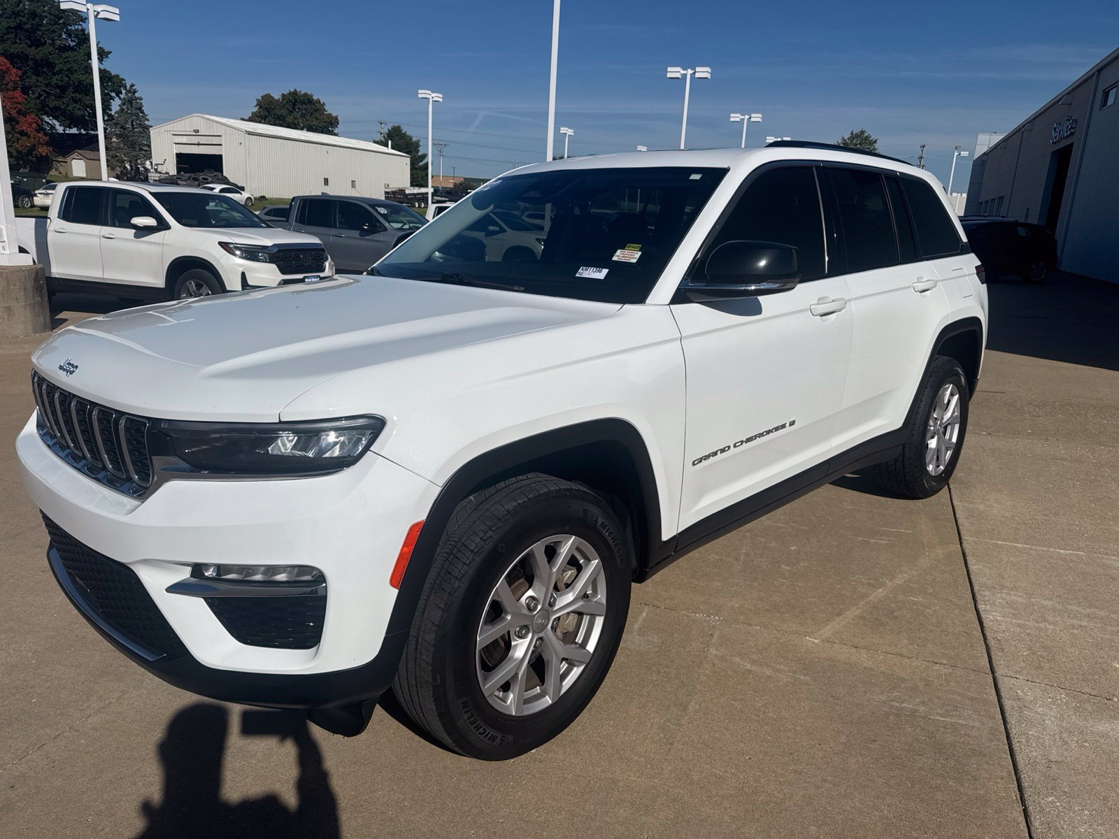 Used 2022 Jeep Grand Cherokee Limited AWD/4WD image 4