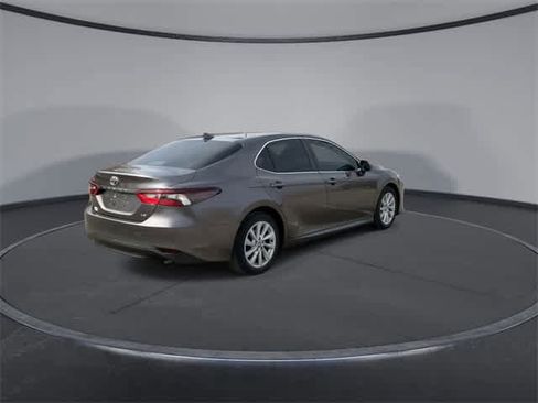 Used 2022 Toyota Camry LE image 8