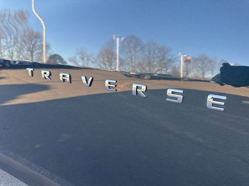 Used 2020 Chevrolet Traverse LT image 38