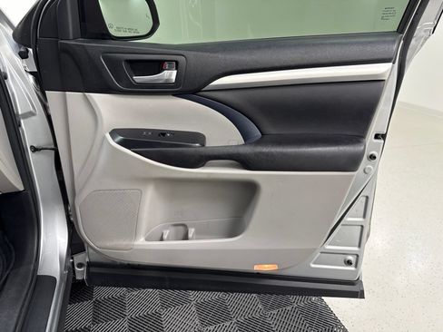 Used 2017 Toyota Highlander XLE FWD image 30