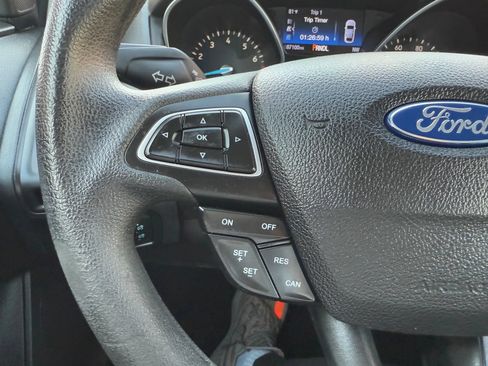 Used 2015 Ford Focus SE FWD image 30