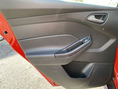 Used 2012 Ford Focus SE FWD image 12