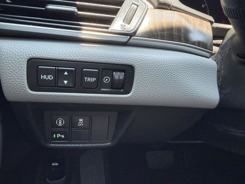 Used 2018 Honda Accord Touring image 31