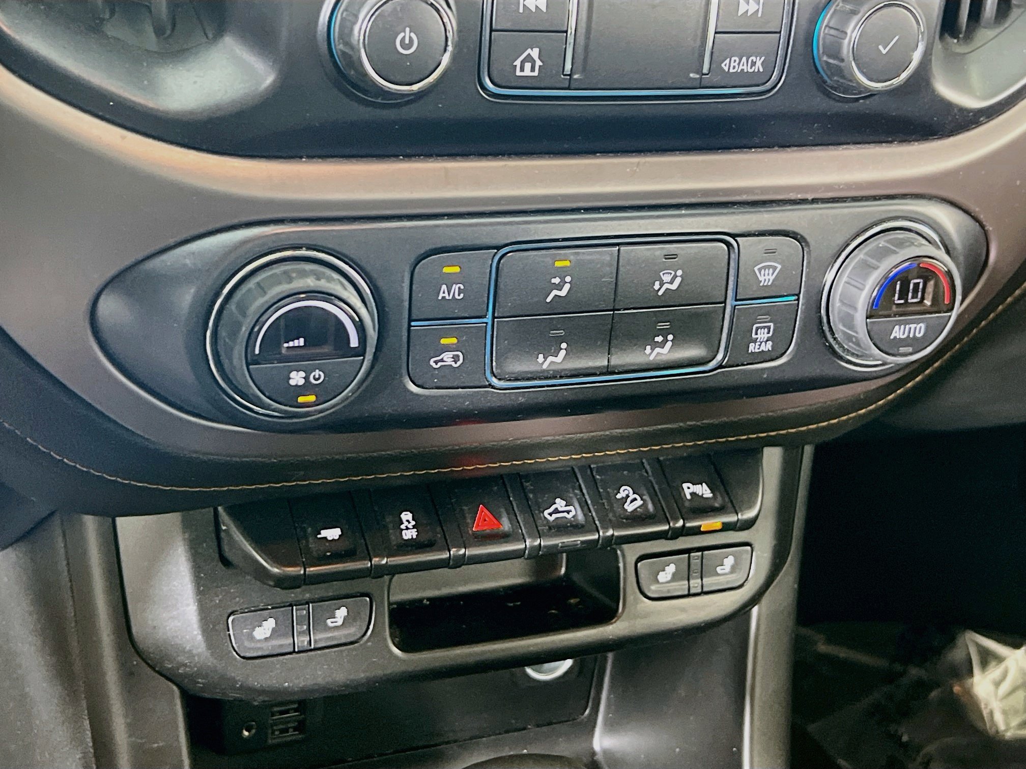 Used 2022 GMC Canyon AT4 w/ Trailering Package AWD/4WD image 15