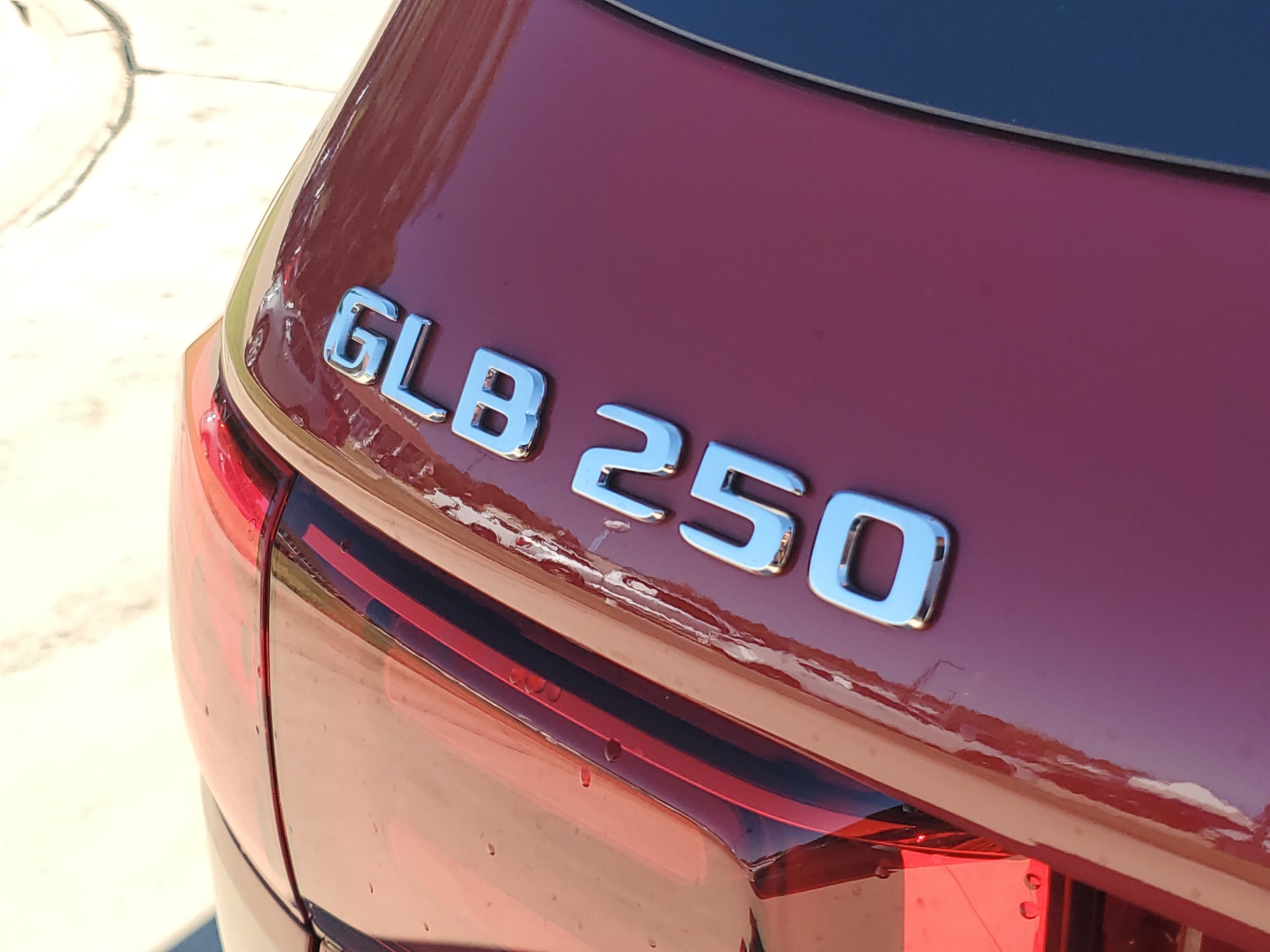 Used 2024 Mercedes-Benz GLB 250 image 33