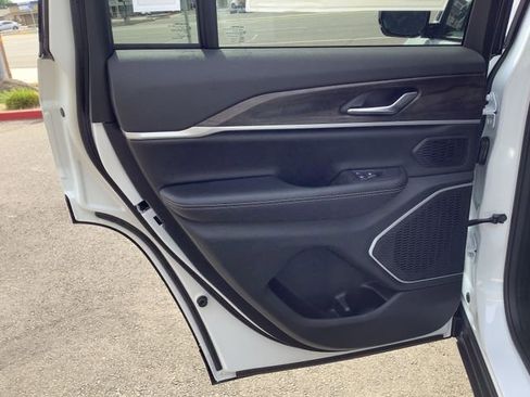 New 2026 Jeep Grand Cherokee Limited w/ Limited Altitude Package image 27