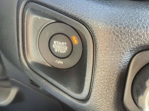 Used 2025 Jeep Wrangler Willys image 7