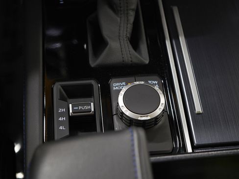 Used 2025 Toyota Sequoia Platinum image 25