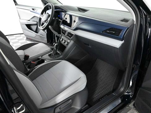 Certified 2022 Volkswagen Taos SE FWD image 9
