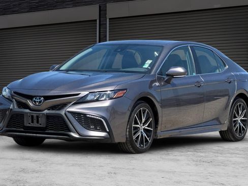 Used 2024 Toyota Camry SE FWD image 9