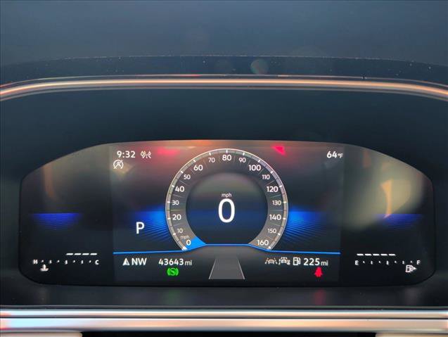 Used 2025 Volkswagen Taos SE AWD/4WD image 14