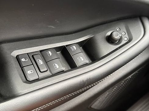 Used 2025 Jeep Grand Cherokee Limited AWD/4WD image 15