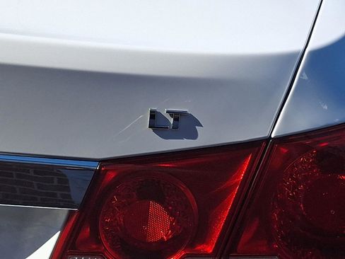 Used 2016 Chevrolet Cruze LT FWD image 6